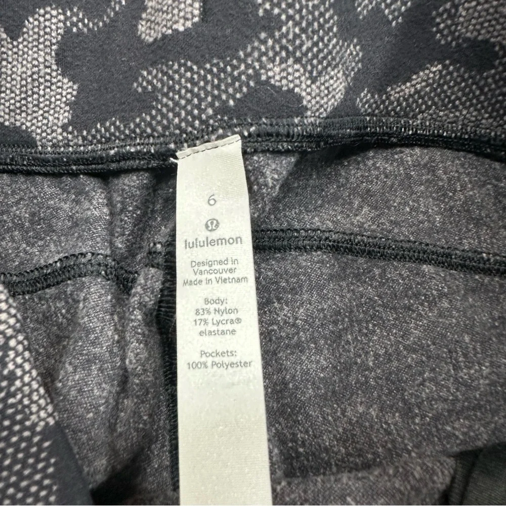Lululemon Athletica Ready to Rulu Black Camouflage Sweatpant Capris Pants 6